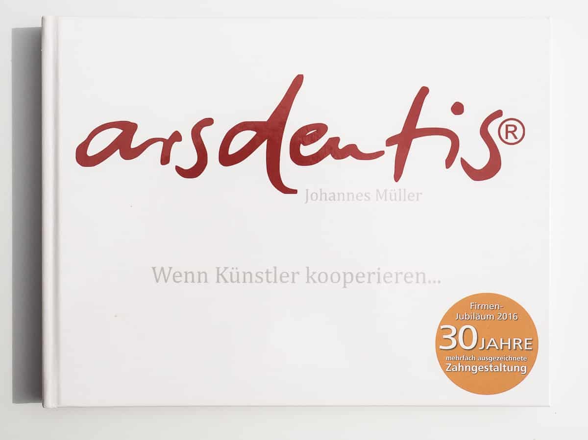 Unseren Zähnen soll keiner ansehen, dass sie künstlich sind.
